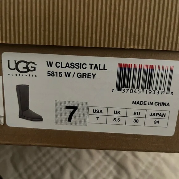 Brand New In Box Ugg Classic Tall black; size 7 - Picture 3 of 5